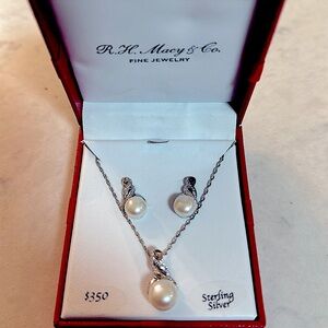 Stunning Diamond, freshwater pearl, sterling silver necklace & earrings set NWT
